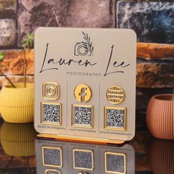Panneau d'affichage miroir en acrylique personnalisable avec 3 codes QR