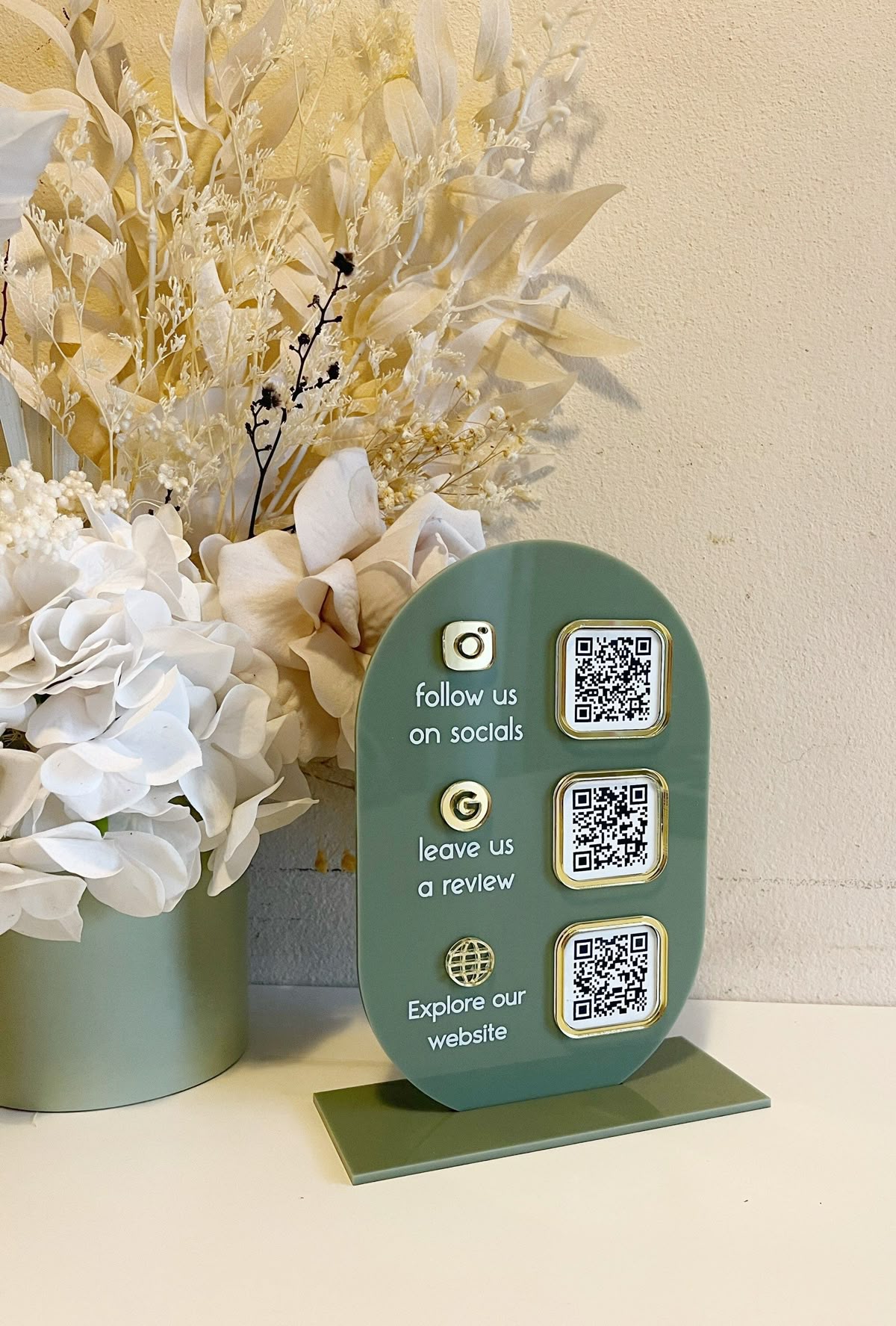 Panneau d'affichage miroir en acrylique personnalisable avec 3 codes QR