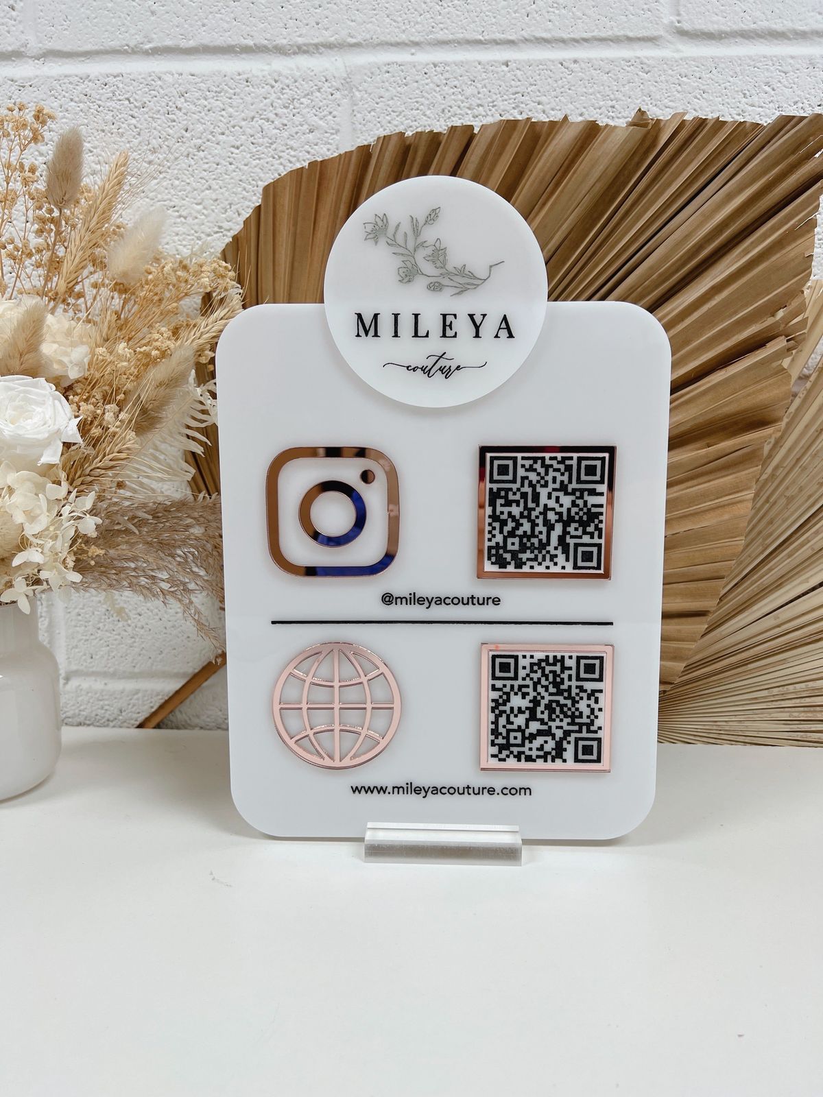 Panneau d'affichage miroir en acrylique personnalisable avec 2 codes QR