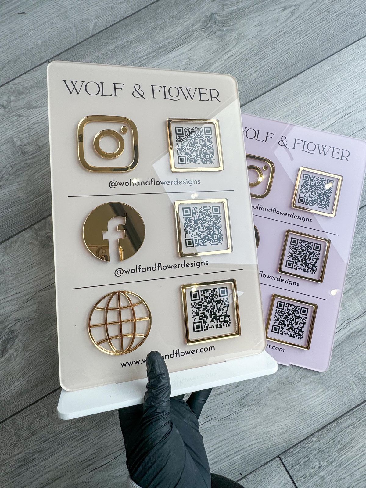Panneau d'affichage miroir en acrylique personnalisable avec 3 codes QR