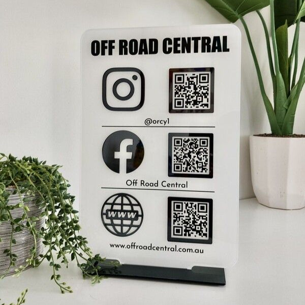 Panneau d'affichage miroir en acrylique personnalisable avec 3 codes QR